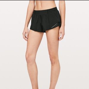 black lululemon hotty hot shorts!!